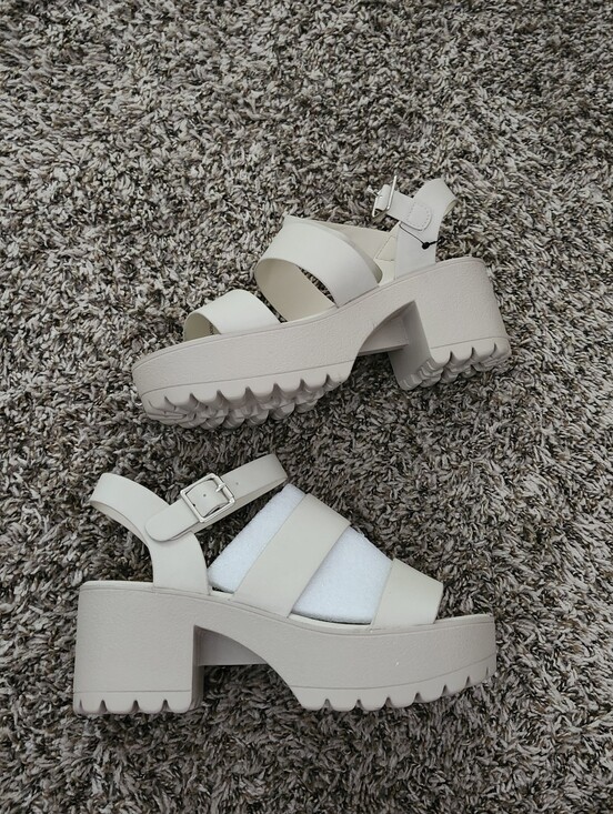 Soda Shoes - Soda Chunky Platform Sandal in Cream